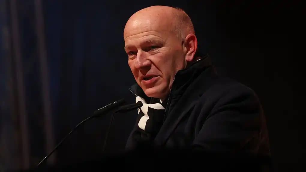 Berlin mayor Kai Wegner speaking at a podium