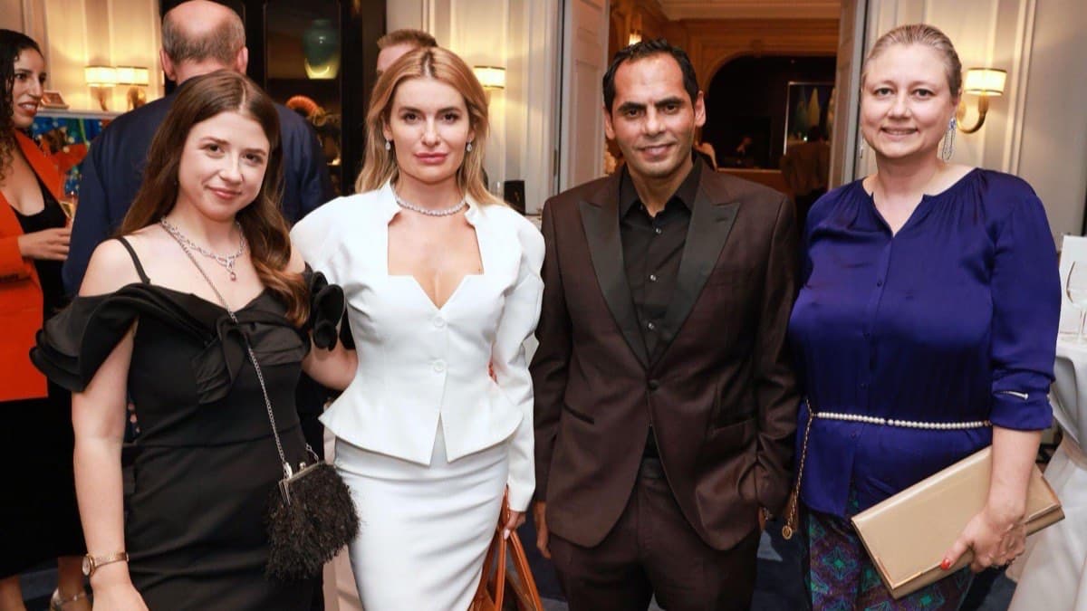 Elegantly dressed guests gathered together at THE Circle networking evening in Zurich